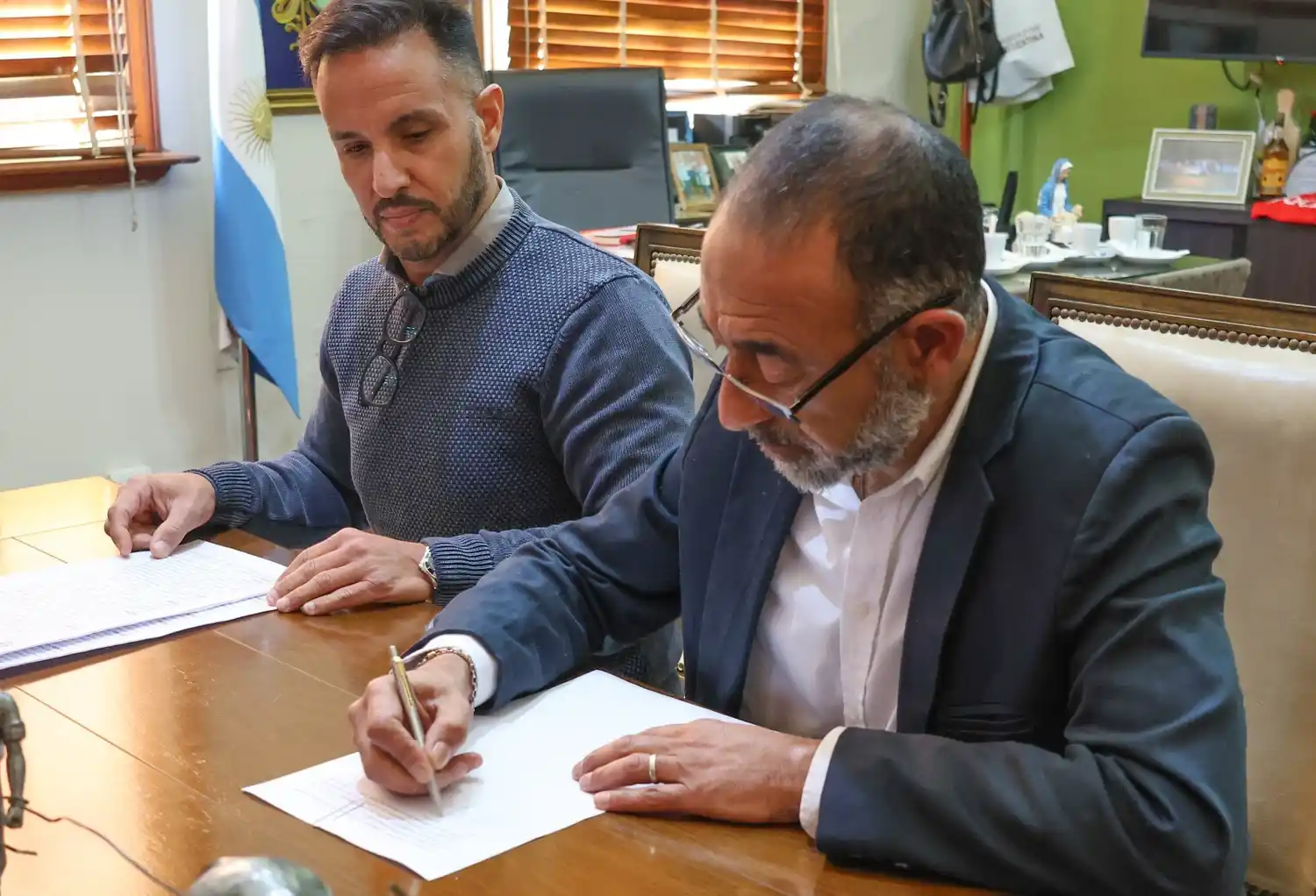 Gastón Otero y Carlos Cuenos, dos conocidos hombres de la política de Zárate, son los responsables de la empresa.