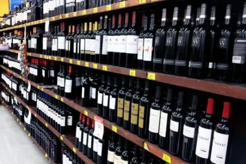 Desde esta semana comercios podrán vender alcohol hasta las 23