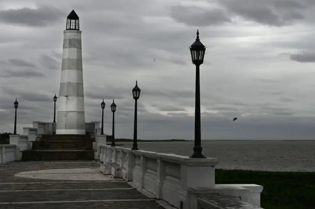 El Faro en la Costanera Oeste