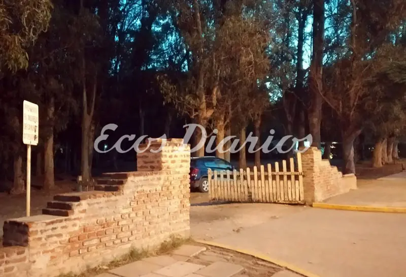Antiguo portón del parque fue recuperado y colocado
