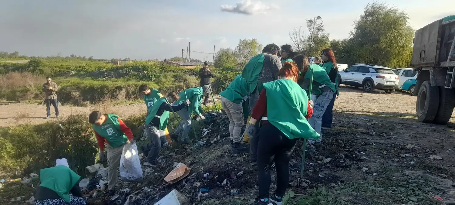 Más de 45 voluntarios participaron de una jornada 
ambiental en barrio Minuán