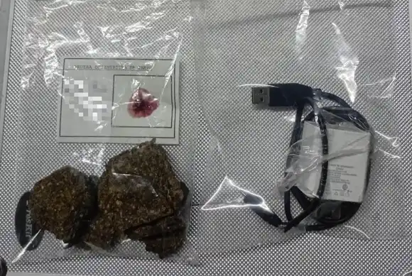 Sorprendieron a un joven sobre los techos en Mitre y Tucumán con trozos de marihuana