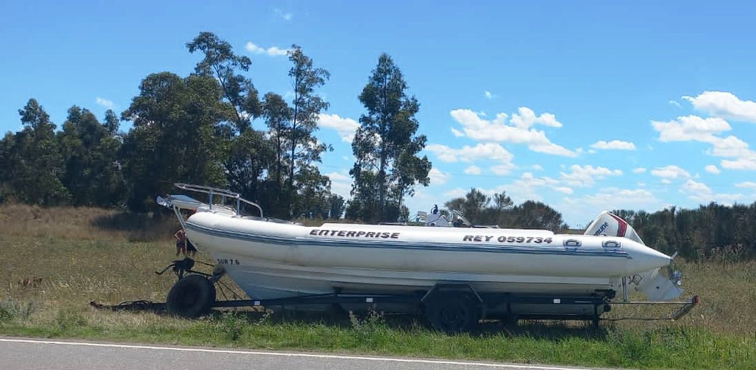 Se incendió una lancha en la ruta 228