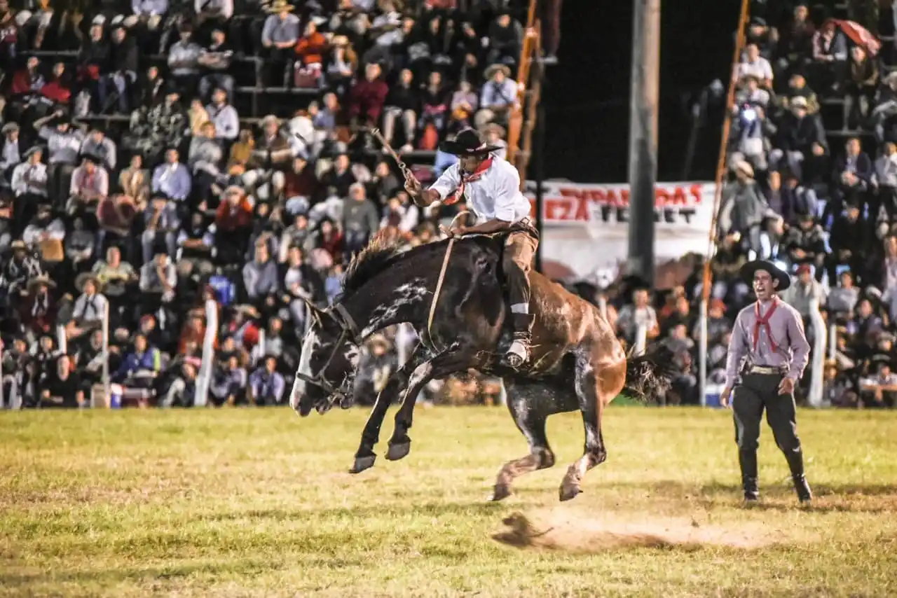 Más de 80 montas entre bastos y crines cautivaron la atención del público