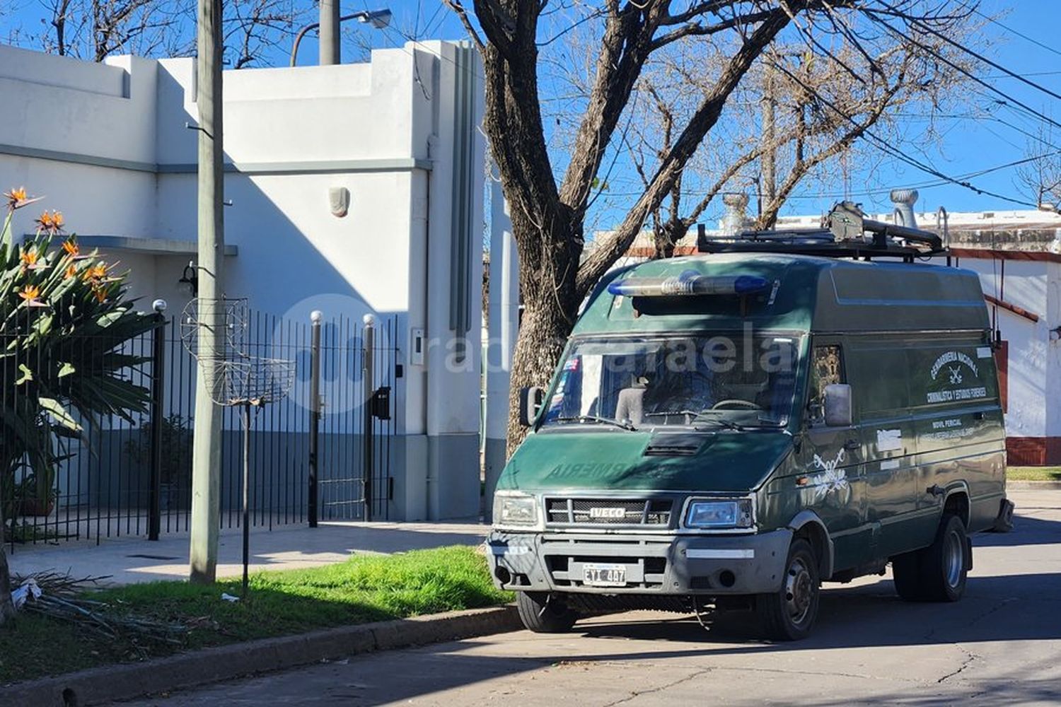 Allanamiento de Gendarmería en pleno barrio Sarmiento: habría un detenido