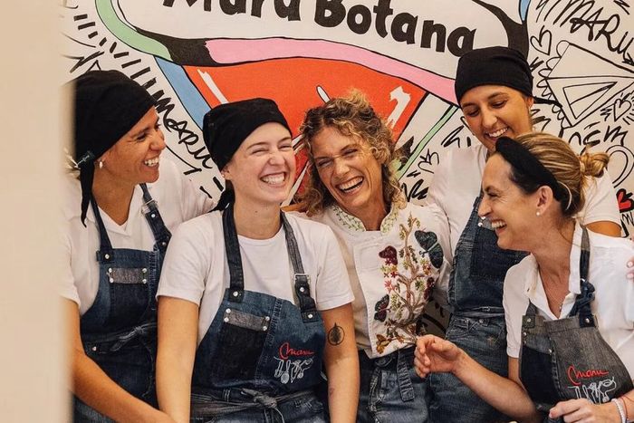 Maru Botana junto a sus pasteleras en Barcelona. (Foto: instagram/marubotanabcn)