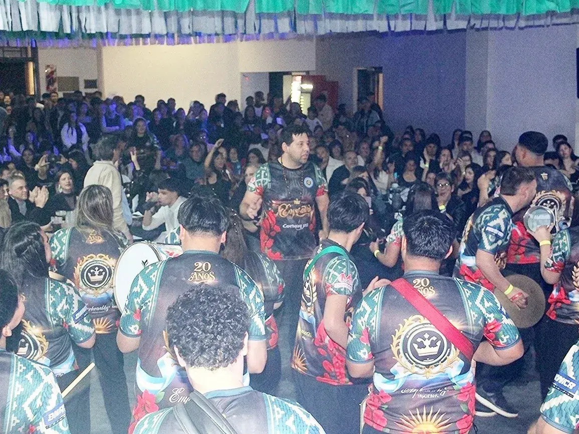 Emperatriz presentó su temática 2027 en el Club Estudiantes