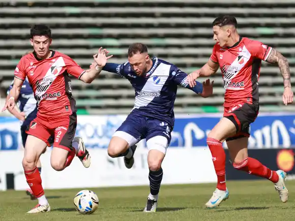 Alvarado no pudo torcer la historia y sigue en puestos de descenso