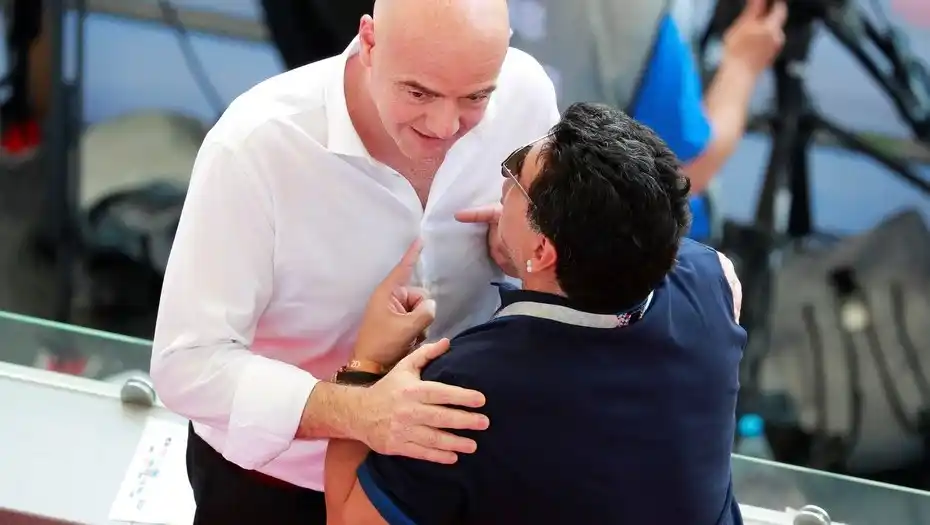 Maradona le pidió perdón a la FIFA y a los árbitros por sus acusaciones