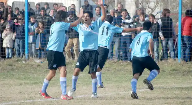 Fútbol provincial: Defensores del Oeste debuta con Ñapindá