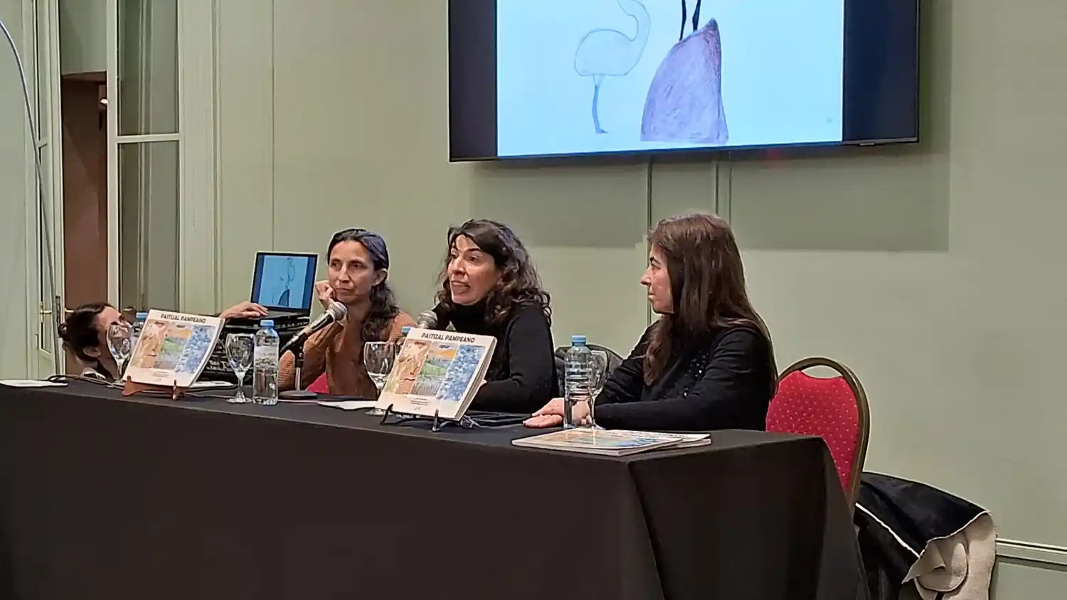 Pastizal pampeano: colegio Nuestra Tierra llegó a la Feria del Libro