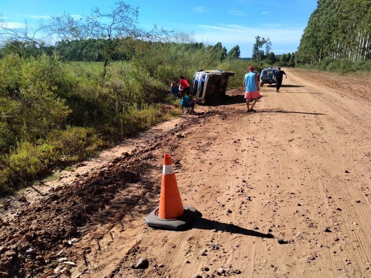 Dos heridos tras vuelco en camino de ripio