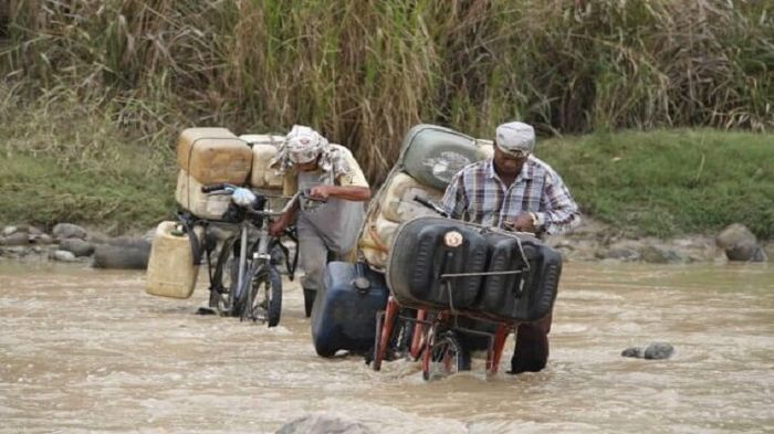 La coordinadora regional de Primero Justicia en Táchira, Karim Vera, denunció que más de 100 millones de dólares se evadieron en el 2021. Esto, por concepto de mercancías ingresadas a través del contrabando, mediante las trochas. Los recursos dejaron de entrar al fisco y, por lo tanto, afectó la economía formal en la zona de frontera.