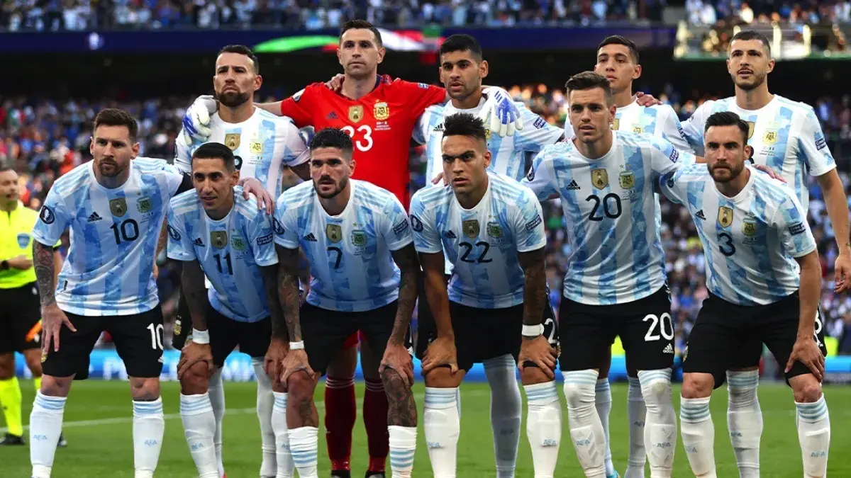 Qatar 2022: El Gobierno pidió que la Selección debute con una cinta negra por la muerte de Bonafini y Juntos pidió una multicolor