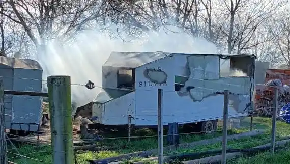 Un hombre murió calcinado dentro de su casilla rodante en Irazusta