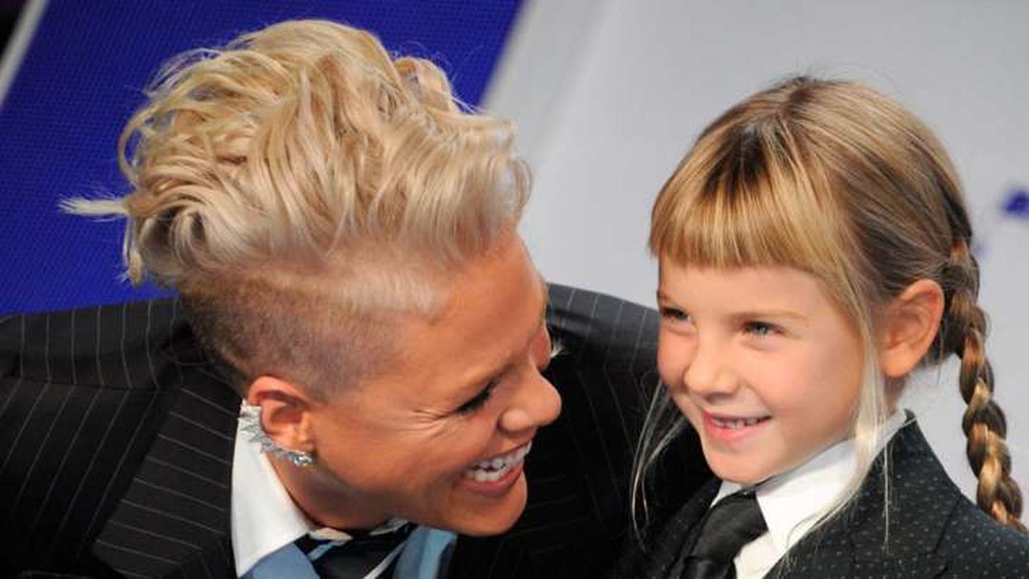 Pink fue aclamada por la dedicatoria a su hija, quien se sentía «la niña más fea»