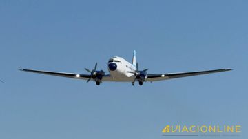 Un avión de 81 años por los cielos de Córdoba