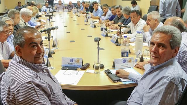 La CGT analizó decreto del bono y dijo que "se aleja la posibilidad de un paro"