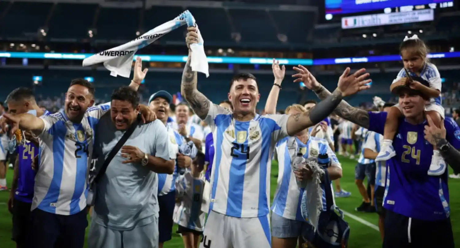 Cantos racistas y desmesuras varias