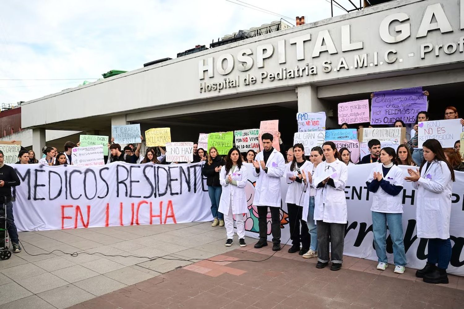 ATE decidió nacionalizar la lucha de los residentes del Garrahan con un paro.