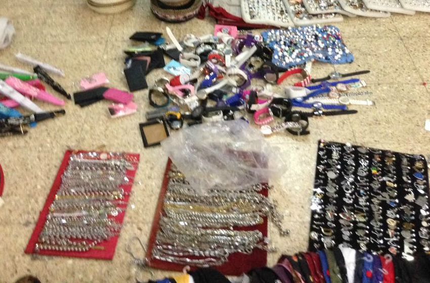 Secuestraron mercadería a 8 vendedores ambulantes de Avenida Luro