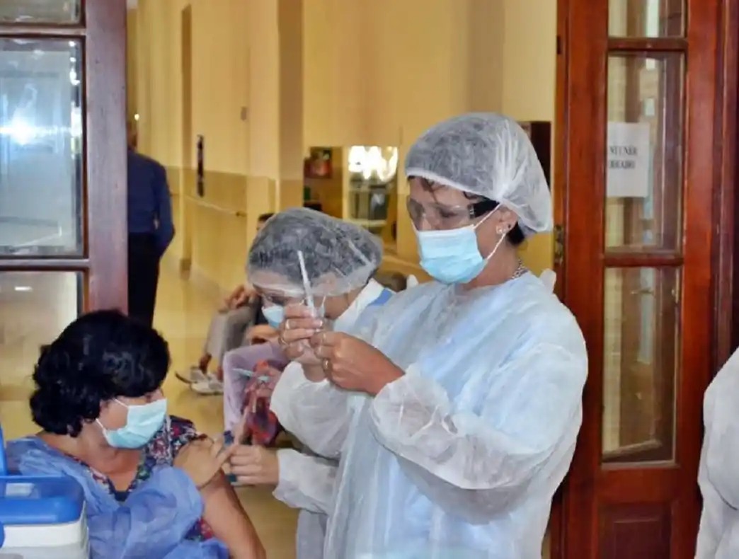 El Ministerio de Salud habilitó la cuarta dosis para personas vacunadas con Sputnik V que deban viajar al exterior