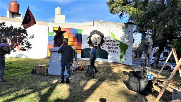 El Partido Comunista le respondió a Rivas por el mural del Che Guevara: “Peleó por lo que pensaba y dio su vida por eso”