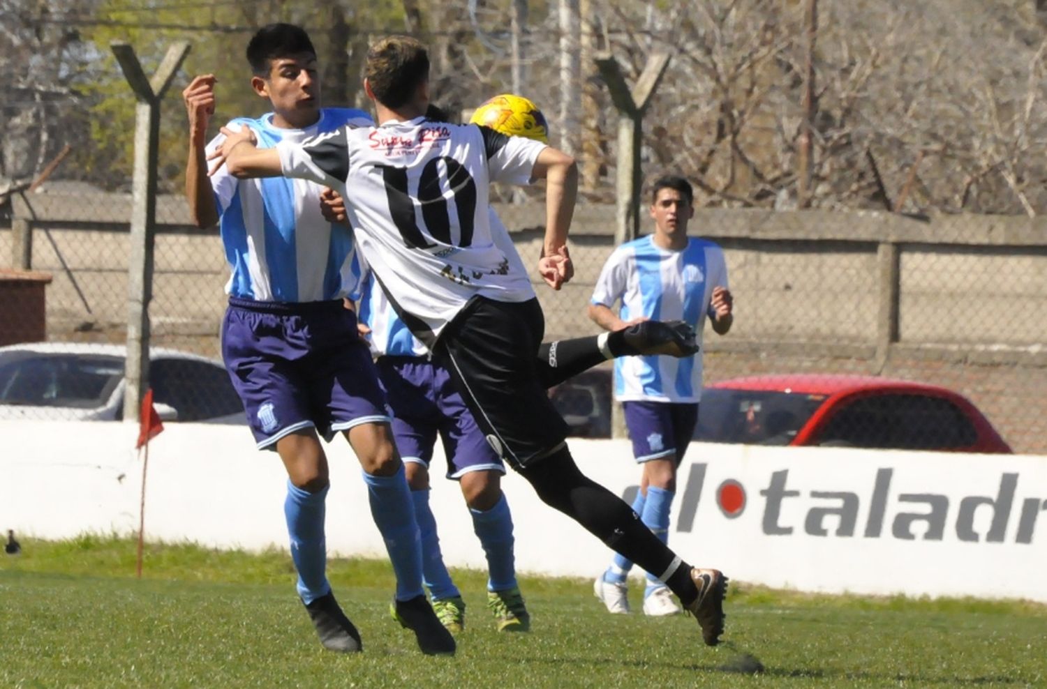 Fútbol local: Independiente goleó en el clásico de la Perla