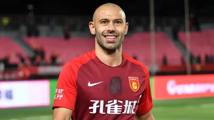Adelantan la presentación de Mascherano