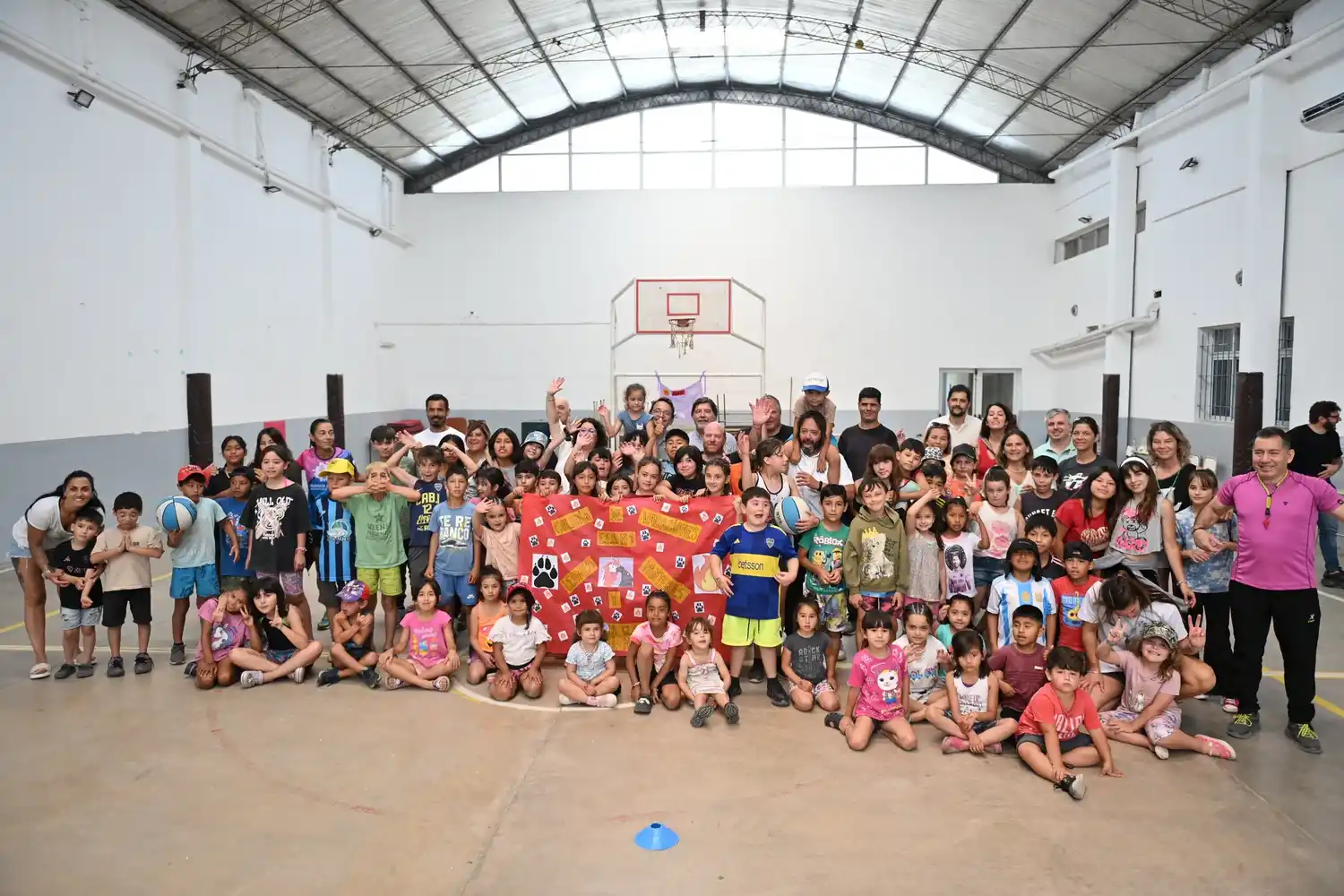 Wischnivetzky y Sileoni supervisaron las actividades lúdicas, artísticas, educativas y deportivas en las Escuelas Abiertas de Verano.