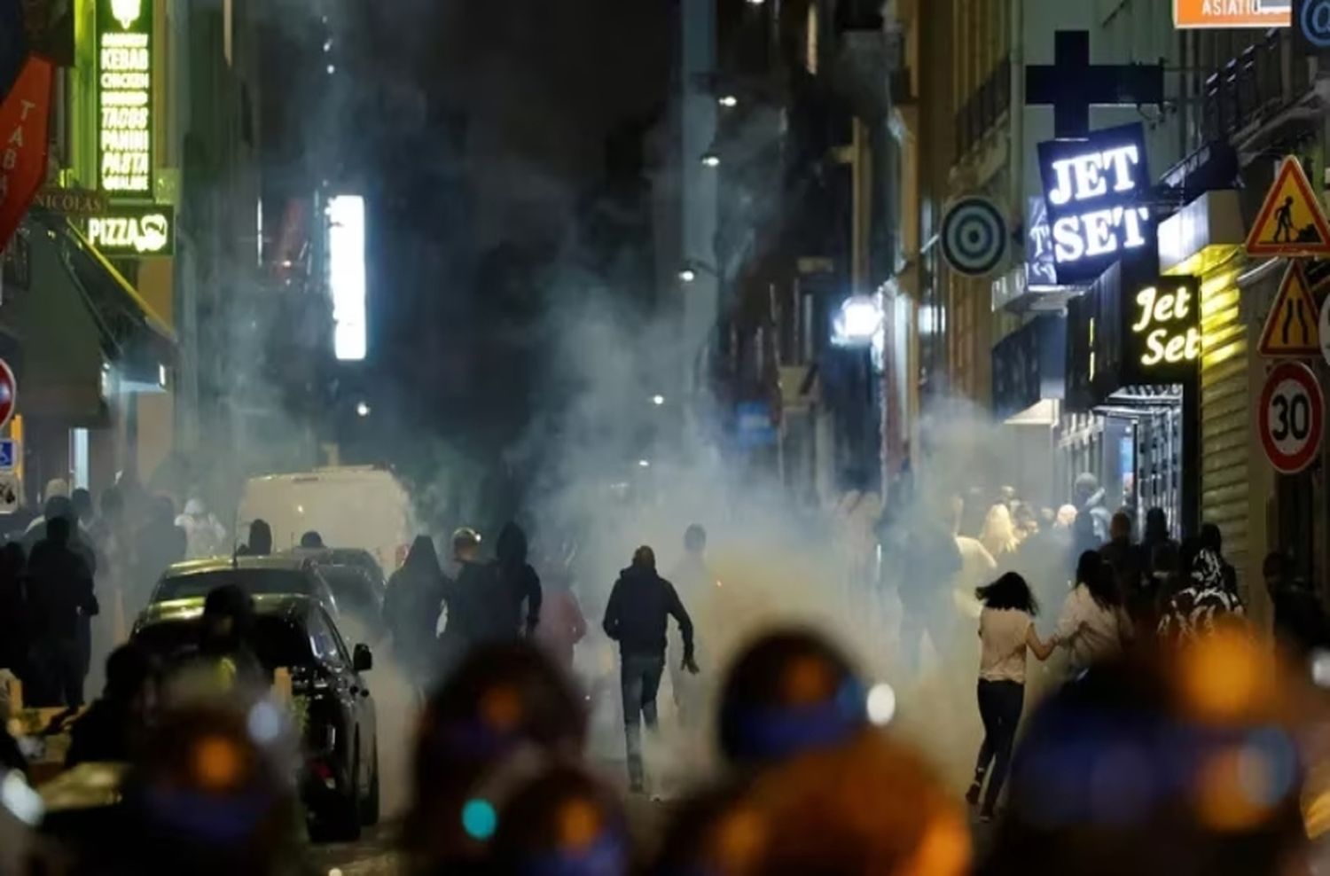 Protestas en Francia: la abuela del chico asesinado en un control policial pidió frenar la violencia callejera