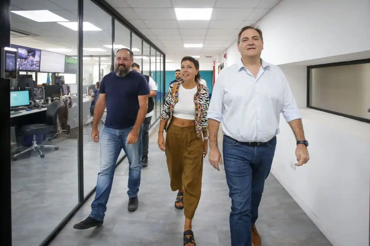 Mayra Mendoza y Javier Alonso