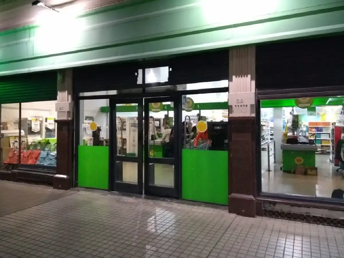 Lo sorprendieron robando pilas en supermercado y lo detuvieron   