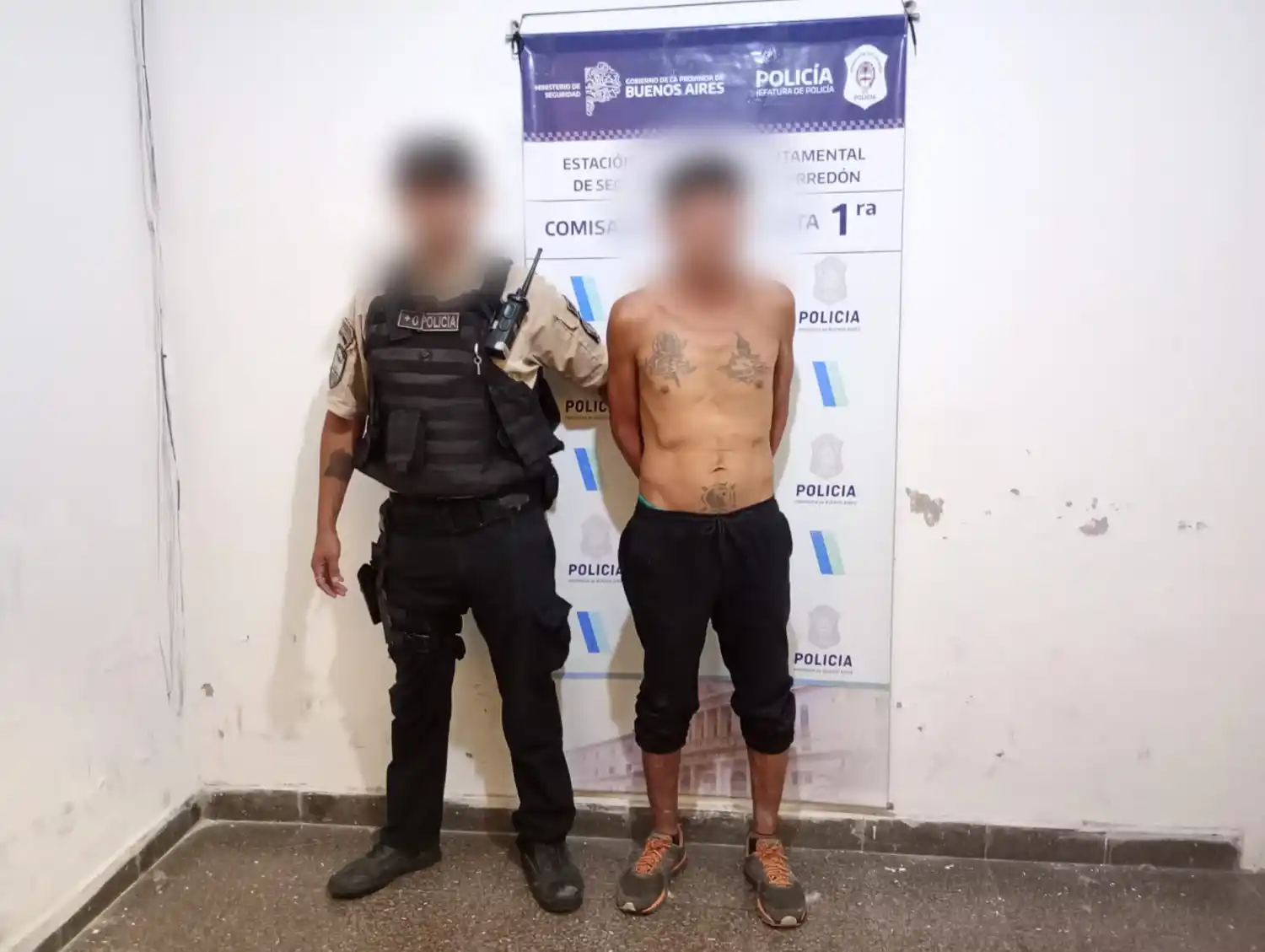 El sujeto no pudo justificar la procedencia del elemento y respondió de manera evasiva a las consultas del personal policial.