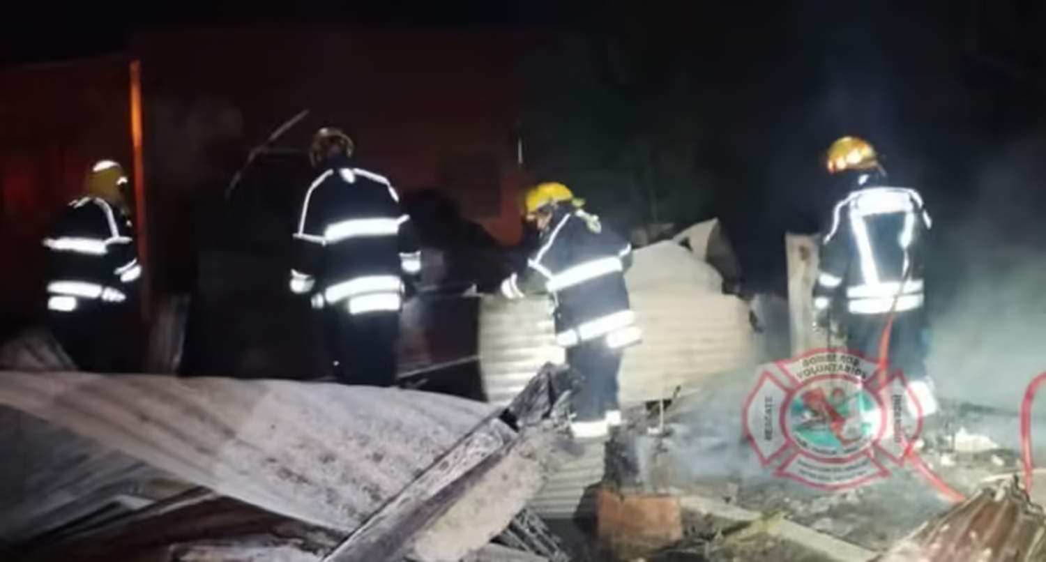 Voraz incendio afectó una cabaña y un comedor