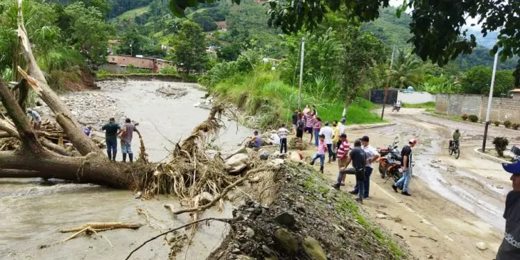 CAOS EN MÉRIDA: al menos 11 puentes colapsados por lluvias