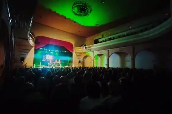 Lleno total para los espectáculos del fin de semana en el teatro Brazzola