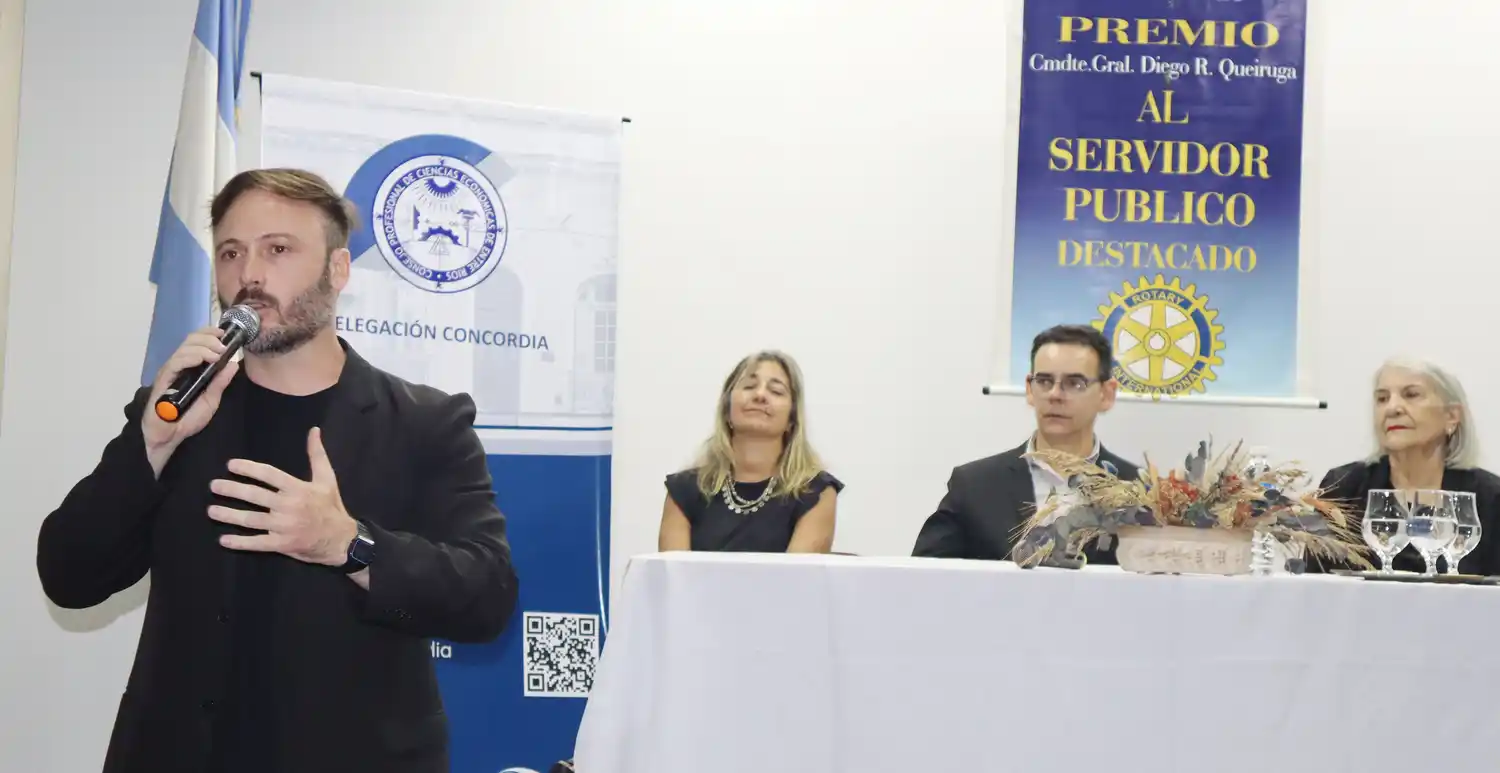 Reconocimiento a los Servidores Públicos con la entrega del Premio “Diego Queiruga”