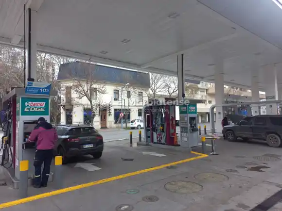 Aumento de combustibles: "Los servicios están todos dolarizados"