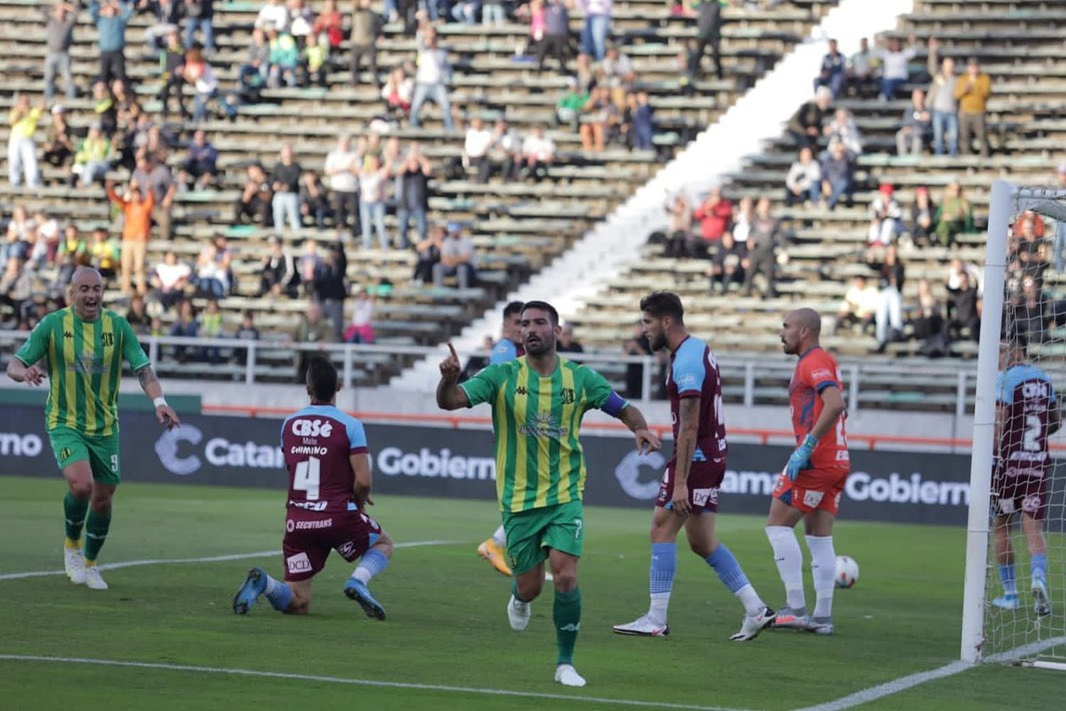 Aldosivi perdió puntos importantes, pero se clasificó a 4° de final