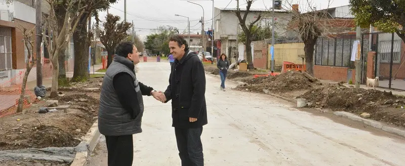 Katopodis recorrió nuevas cuadras pavimentadas en San Martín