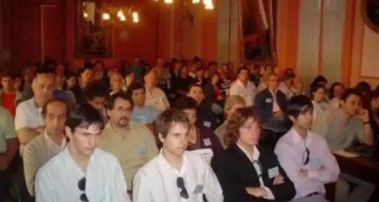 Minoristas reunidos