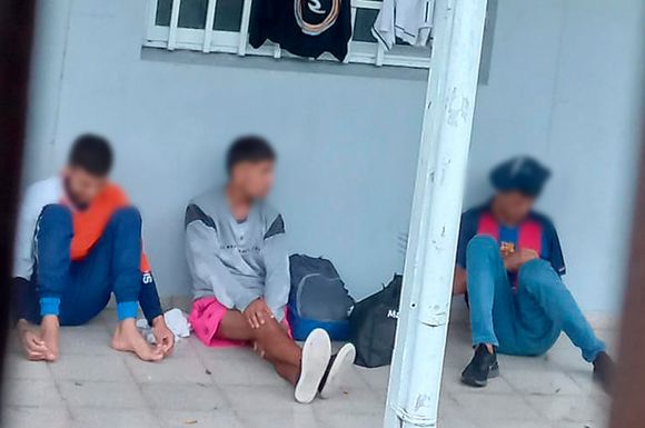 Alerta en el barrio Fátima por jóvenes que consumen crack en el exterior de la vecinal