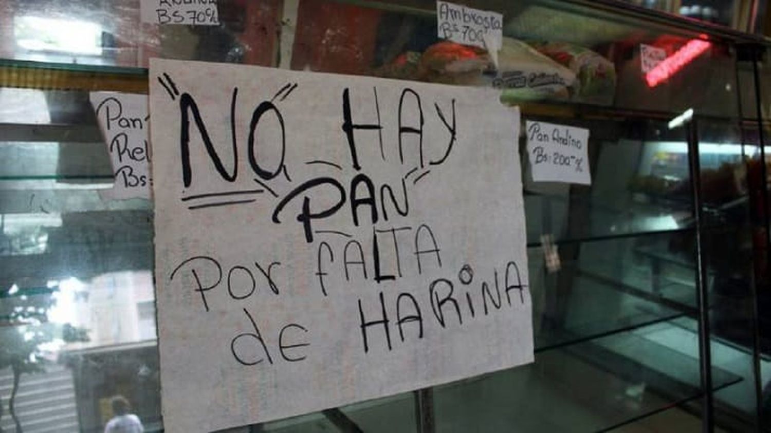 FALTA DE HARINA ACECHA otra vez a las panaderías: industria trabaja a 50% de su capacidad