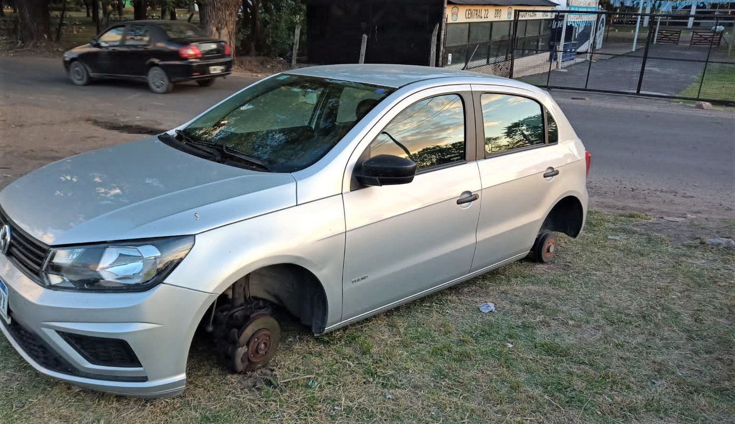 Robo de ruedas en Ezeiza: el periodista de San Pedro Emir Diamante, entre los damnificados