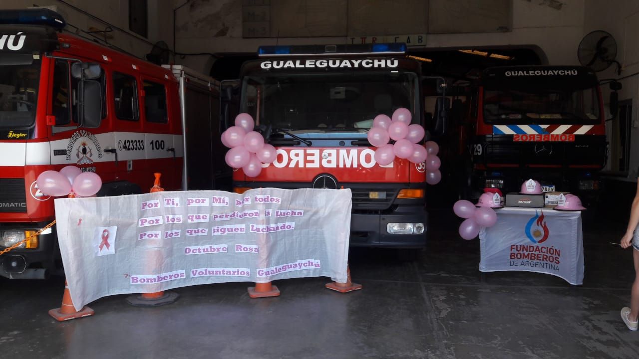 Los bomberos voluntarios concientizan sobre el cáncer de mama