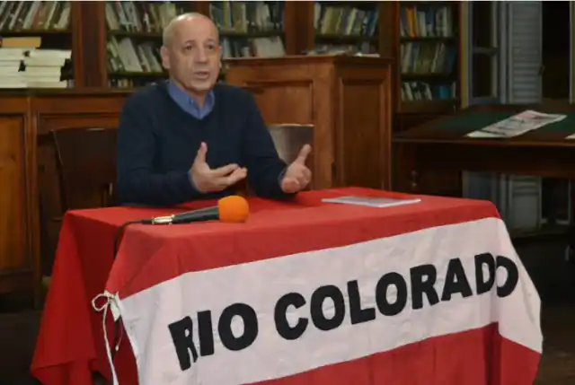 Juan Isa presentó el libro “Río Colorado. Impulsar para crecer” en la Biblioteca Popular