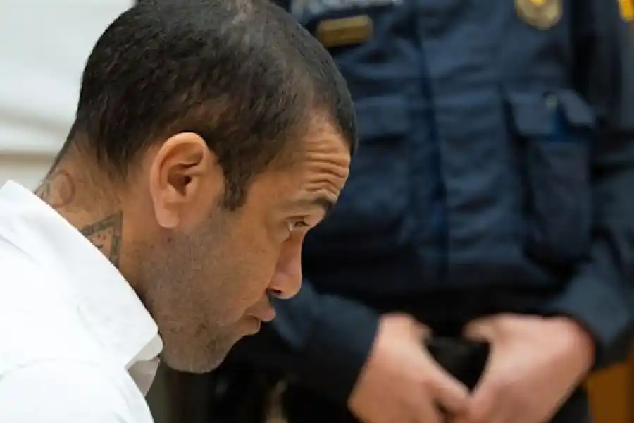 Dani Alves condenado a 4 años y 6 meses de prisión por agresión sexual