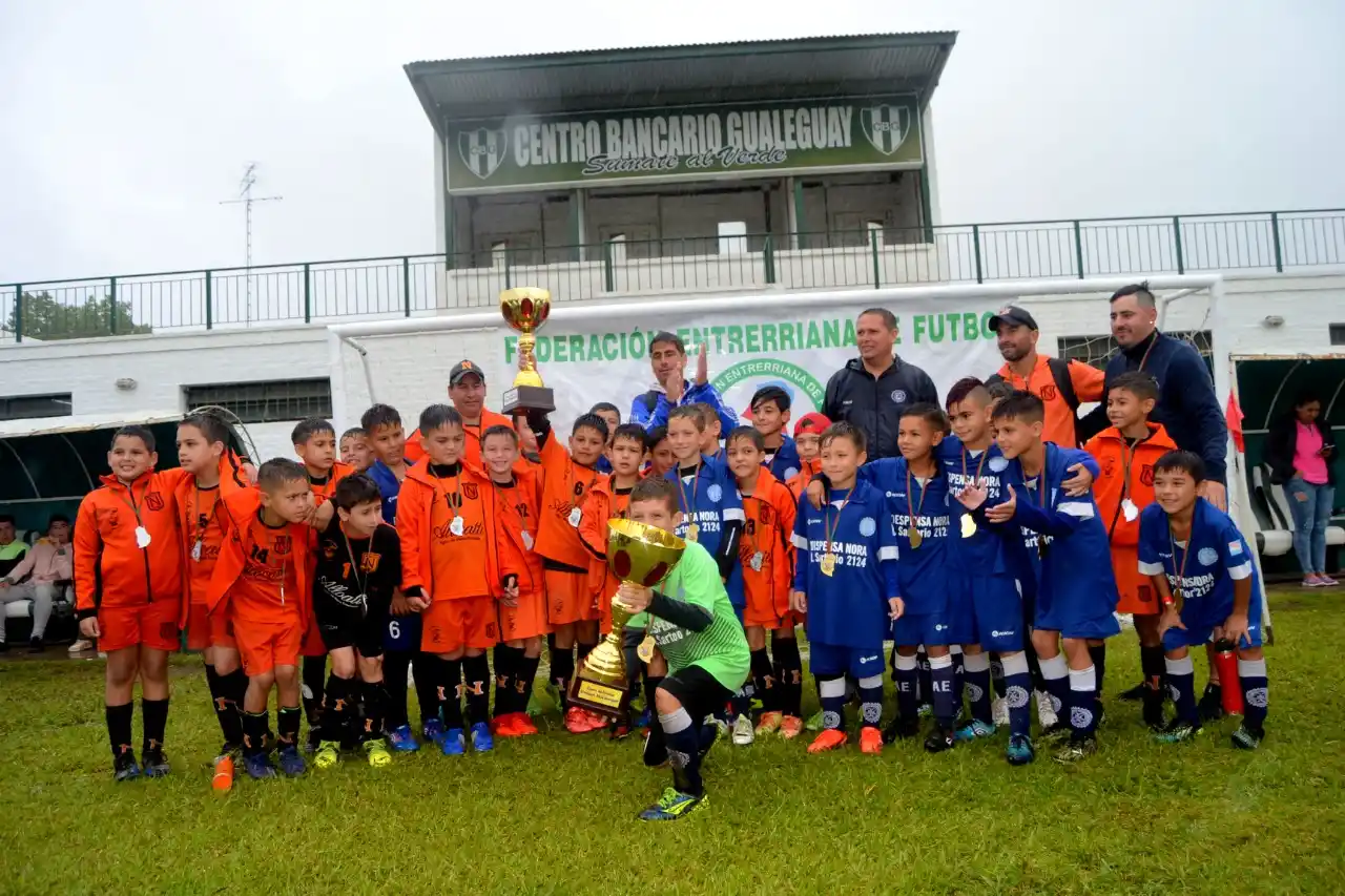 Culminó exitosamente este domingo el Campeonato Entrerriano Categoría 2013 en donde se quedó con el título Engranaje de Concepción del Uruguay y se adjudicaron la copa Salvador Enrique Mac Dougall. Por Gualeguay participaron los equipos de Quilmes y Centro Bancario.