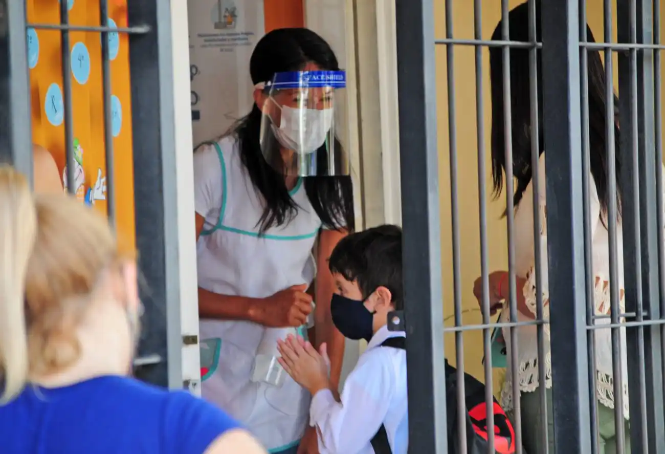 Casos positivos y fallas de infraestructura escolar, problemas tras la vuelta a clases